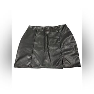 ✨ 5/$30 ✨ Black Faux Leather Mini‎ Skirt